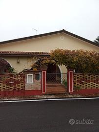 Camere su villetta singola indipendente