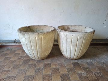 Coppia di vasi in cemento