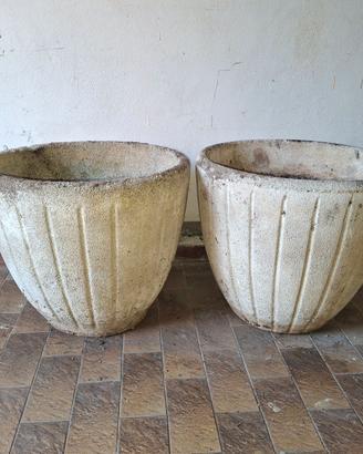 Coppia di vasi in cemento