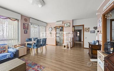Trilocale panoramico con terrazzo angolare