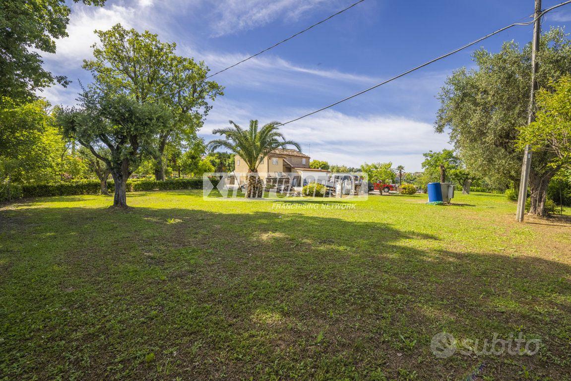 Casale con terreno di 7300 mq edificabile per N. 3 - Altro