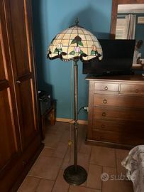 Piantana con vetro tiffany