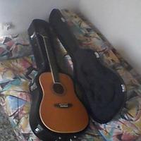 Chitarra acustica amplificabile