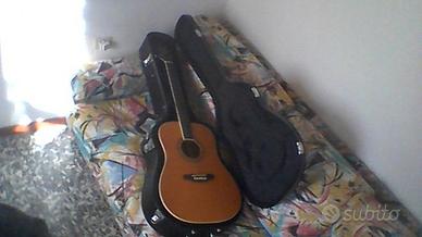 Chitarra acustica amplificabile