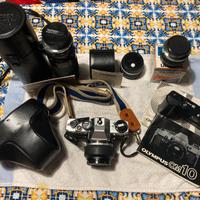 Olympus OM 10 con accessori