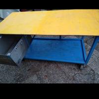 tavolo in ferro con morsa e ruote per un facile sp