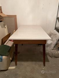 Tavolo in legno