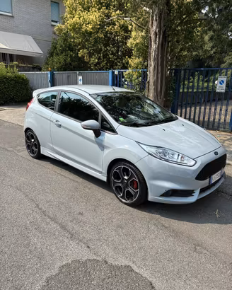 Ford Fiesta ST200!