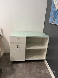 Mobiletto basso con rotelle