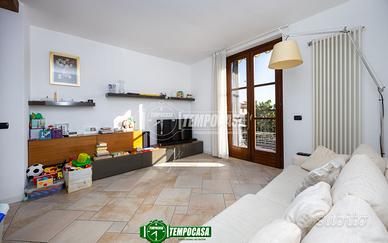 MODERNO TRILOCALE CON DOPPI SERVIZI, BOX E CANTINA