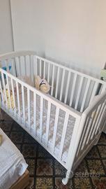 Culla neonato bianca in legno con cassettone