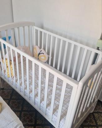 Culla neonato bianca in legno con cassettone