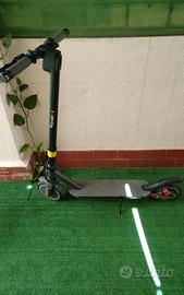 monopattino elettrico con ruote piene frecce 25kmh