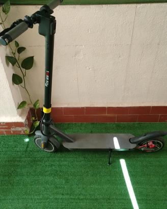 monopattino elettrico con ruote piene frecce 25kmh