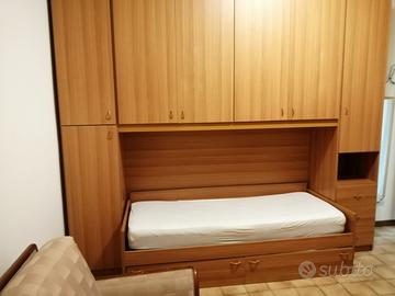 Camera singola per ragazzo studente