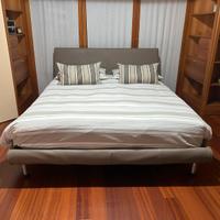 Letto in pelle con materasso Palladio incluso