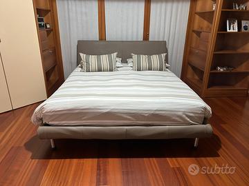 Letto in pelle con materasso Palladio incluso