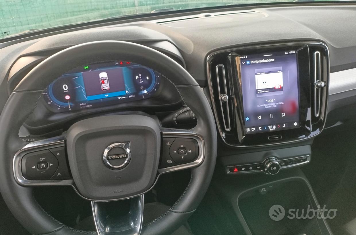 VOLVO XC40 (2017-->)