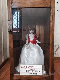 🕯️ Bambola da collezione "Annabelle" 