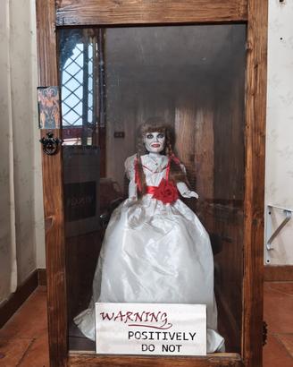 🕯️ Bambola da collezione "Annabelle" 