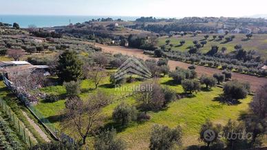 Cerchi un lotto edificabile vicino al mare?