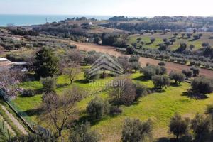 Cerchi un lotto edificabile vicino al mare?