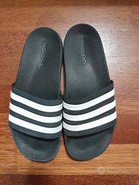 ciabatte dell'Adidas