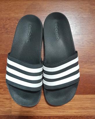 ciabatte dell'Adidas
