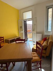 Bilocale arredato con balcone- Gorla M1
