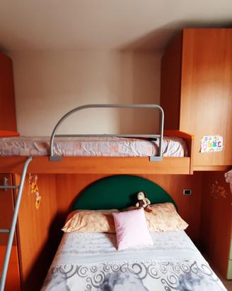 cameretta  con letto a ponte