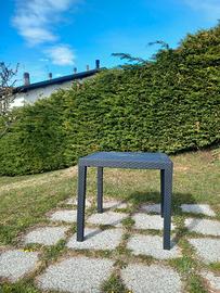 tavolo in plastica da esterno