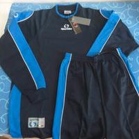 Abbigliamento sportivo, calcio e cappellini 