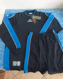 Abbigliamento sportivo, calcio e cappellini 