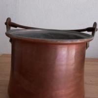 Pentola di rame antica