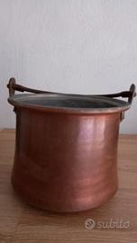 Pentola di rame antica