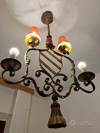 Lampadario spagnolo antico dorato.