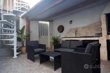 Villa con giardino e terrazza in Viale Repubblica