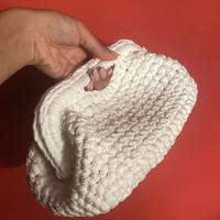 Clutch bag bianca fatta a mano all’uncinetto
