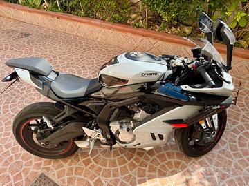 CFMOTO 675 SR-R
