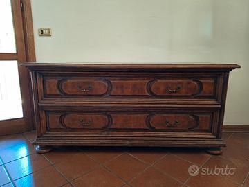 Cassettiera in legno robusto