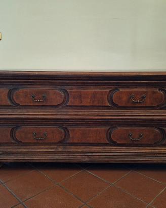 Cassettiera in legno robusto