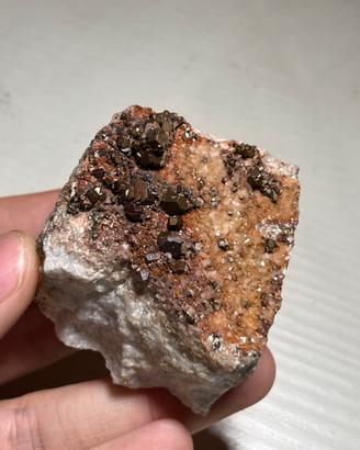 Pirite, dolomite, barite azzurra. Brosso