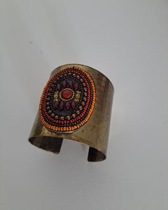 Bracciale alla schiava, dorato e decoro colorato 