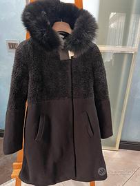 Cappotto Manuela Conti nero cappuccio in pelliccia