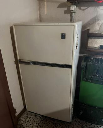 Frigorifero vintage d’epoca arredamento vintag