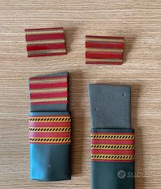 coppia di mostrine militare in tessuto e metallo