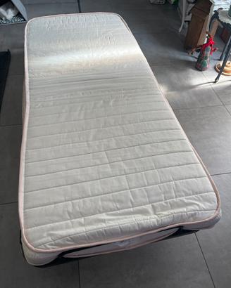 Letto pieghevole con materasso