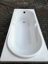 Vasca da bagno ergonomica in vetroresina