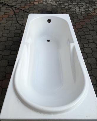 Vasca da bagno ergonomica in vetroresina