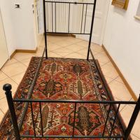 Letto singolo con struttura in metallo